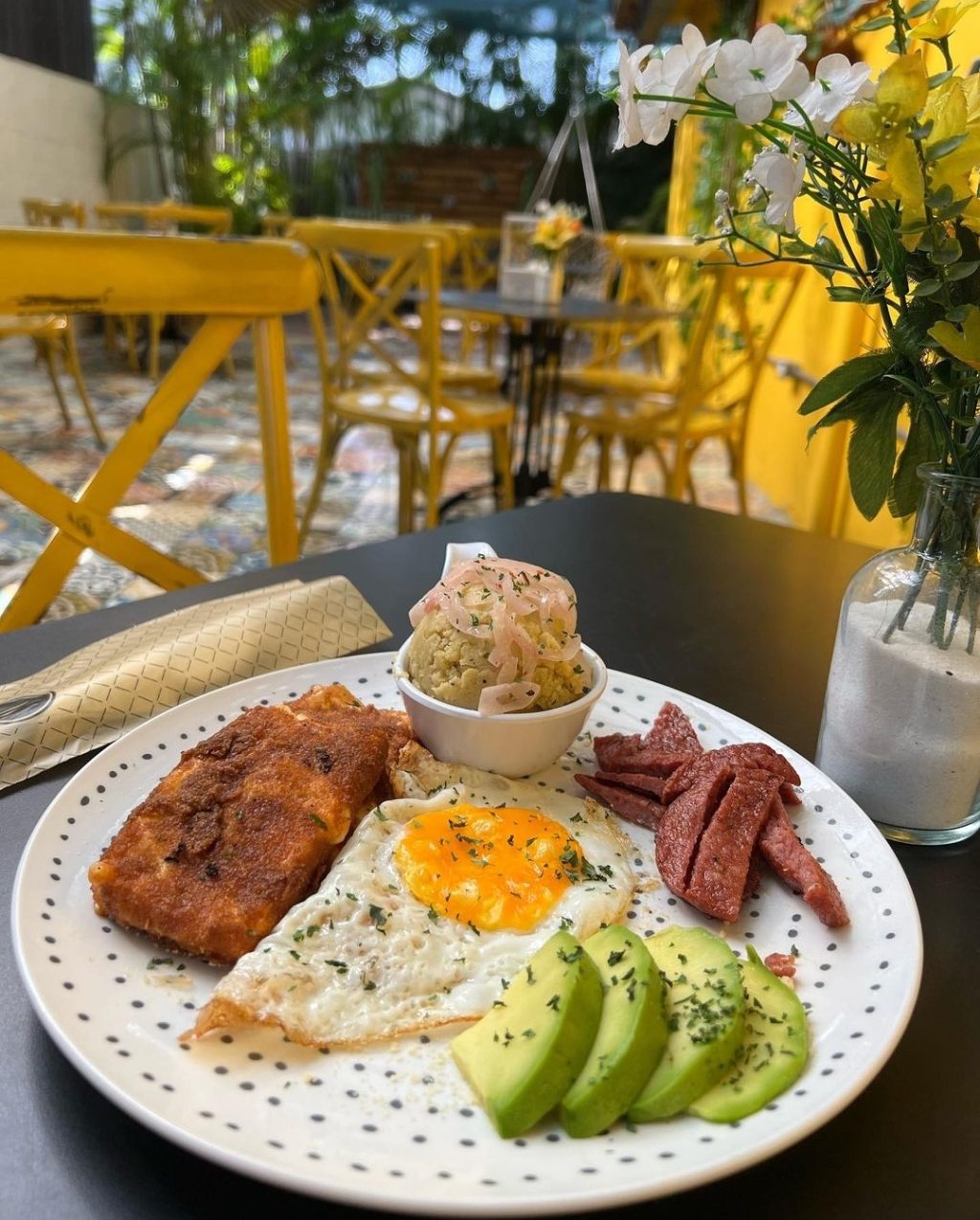 El-cafe-de-tery-desayuno-dominicano.jpg
