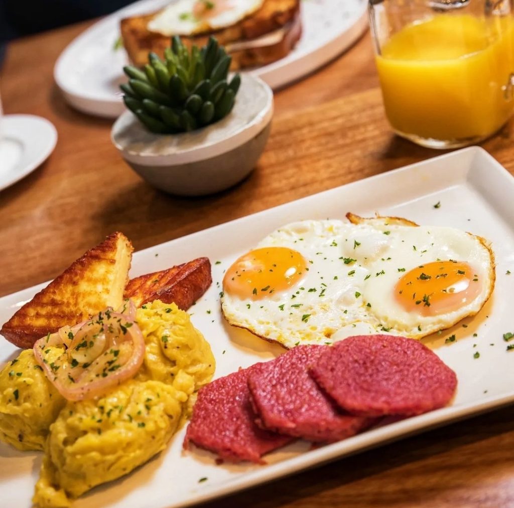 Urban-coffee-bar-desayuno-dominicano.jpg