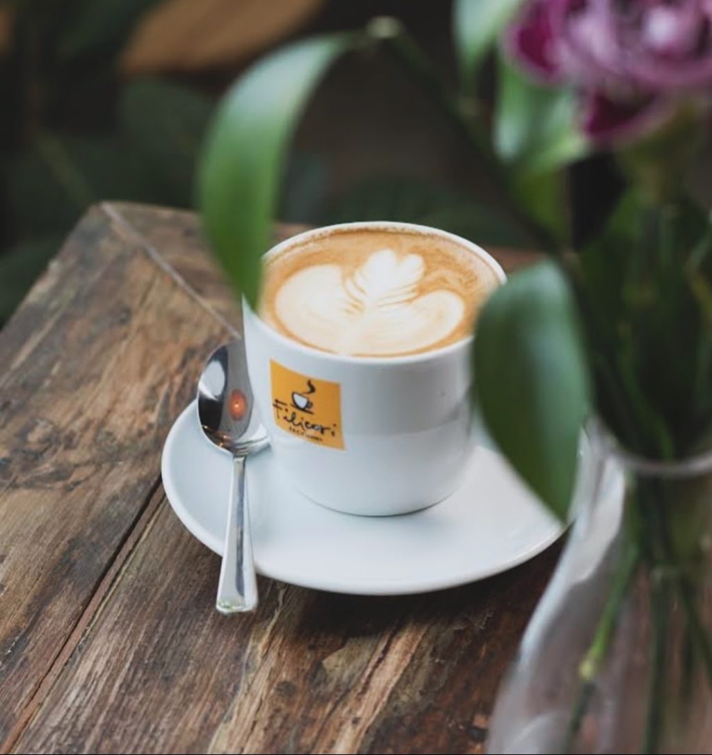 Flor-de-cafe-taza-capuchino.jpg
