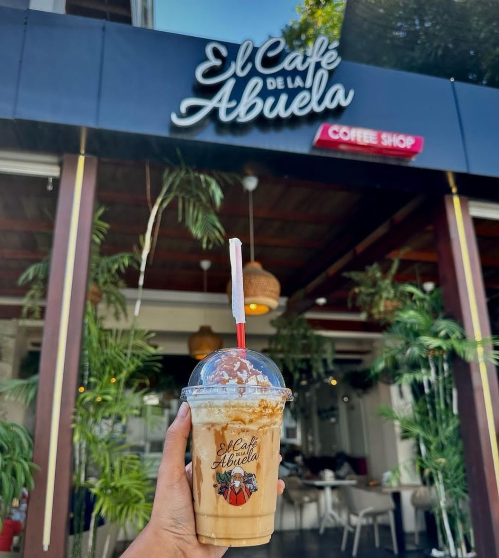 Cafe-de-la-abuela-frappe-exterior.jpg