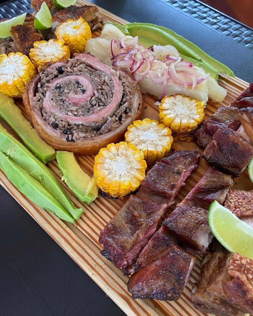 Titi-cerdo-bandeja-parrillada-min.jpg