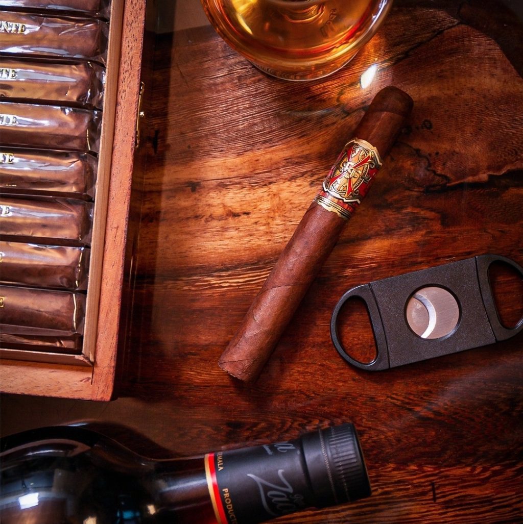 Cameroon-cigar-lounge-malecon.jpg