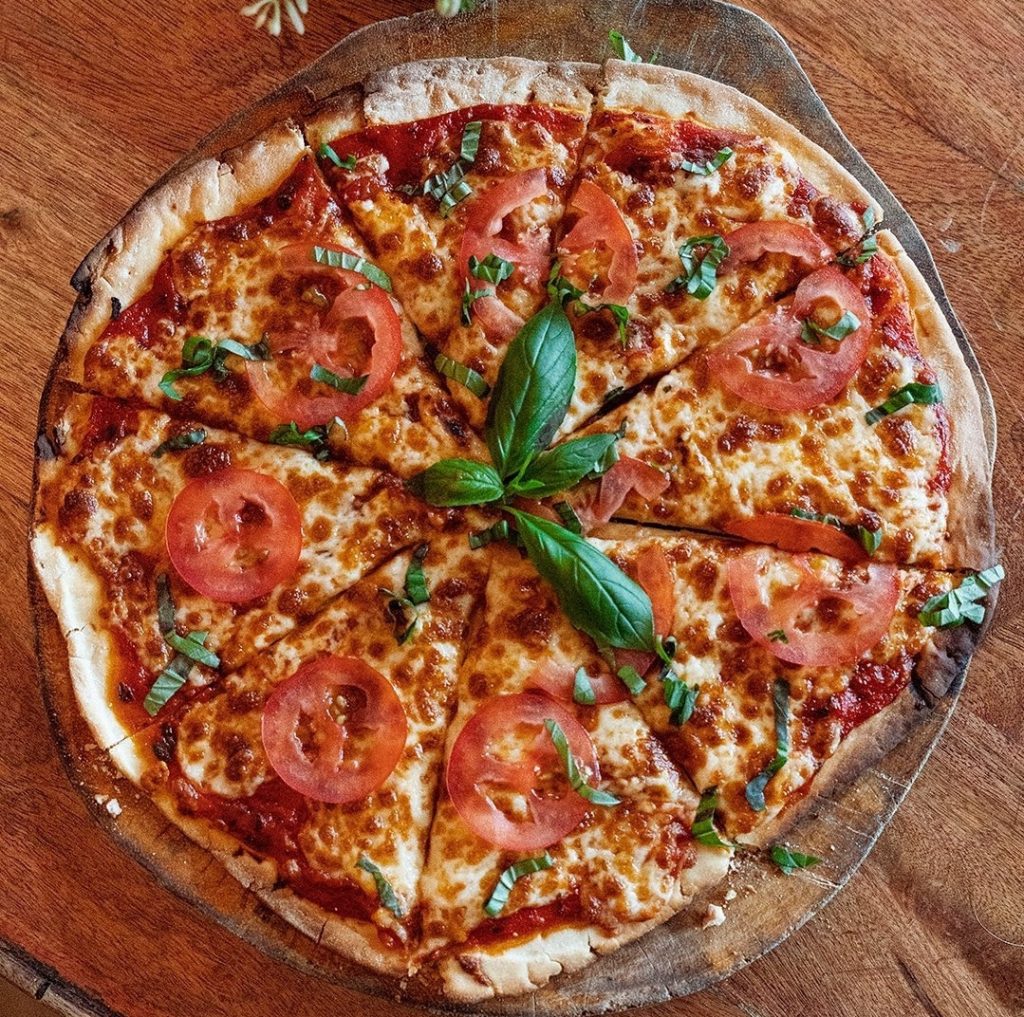 Monalisa-bar-pizzas.jpg