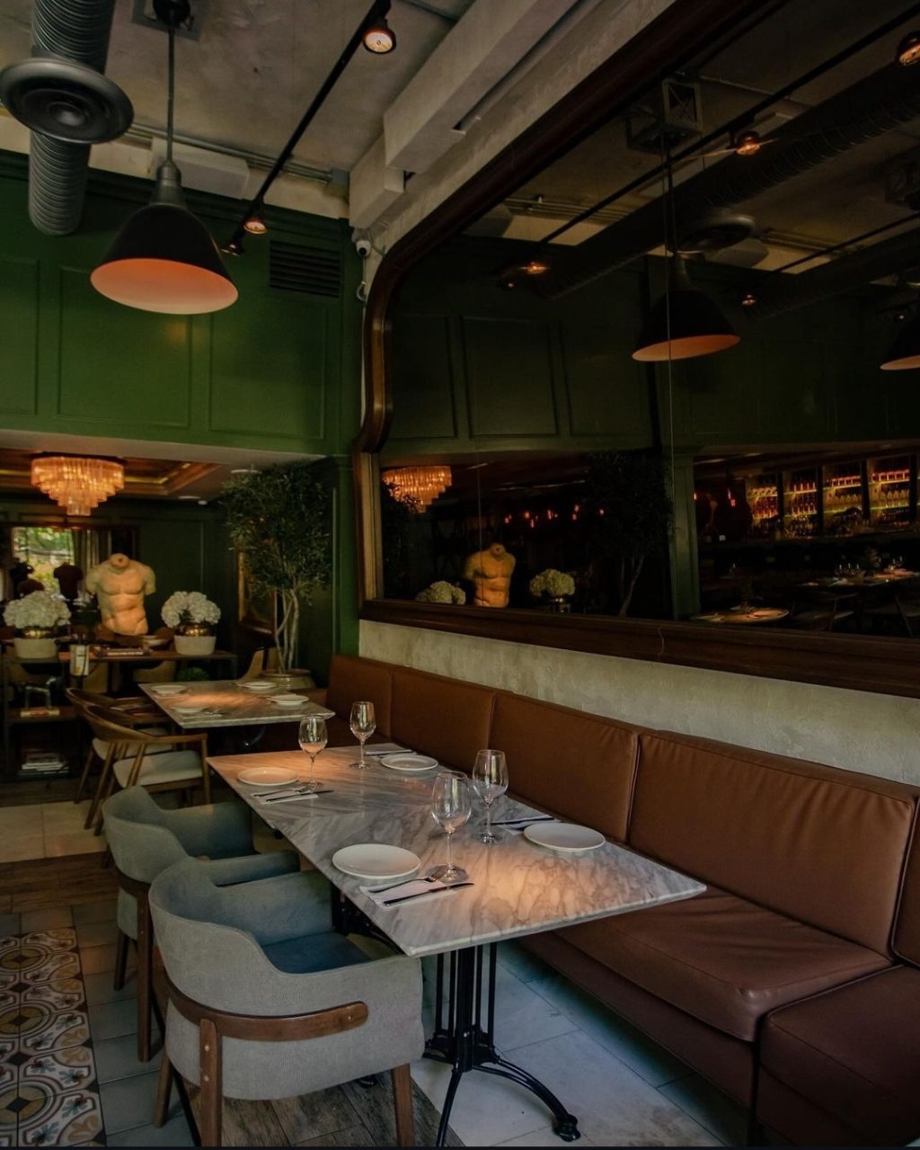 Giulia-cucina-mesas-interior.jpg