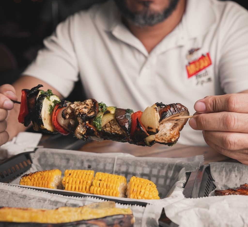 Muuu-meat-grill-pinchos-maiz.jpg