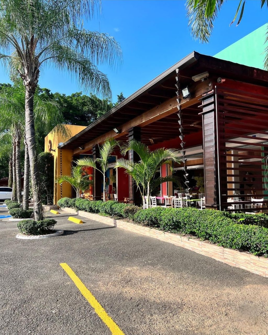 Jarro-pichao-exterior-parqueo.jpg