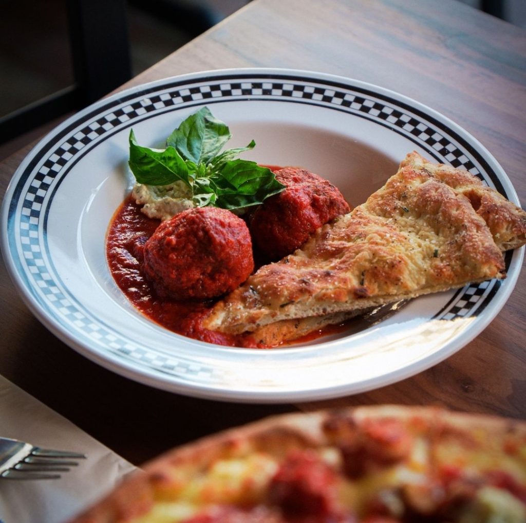 Anthonys-pizza-albondigas.jpg
