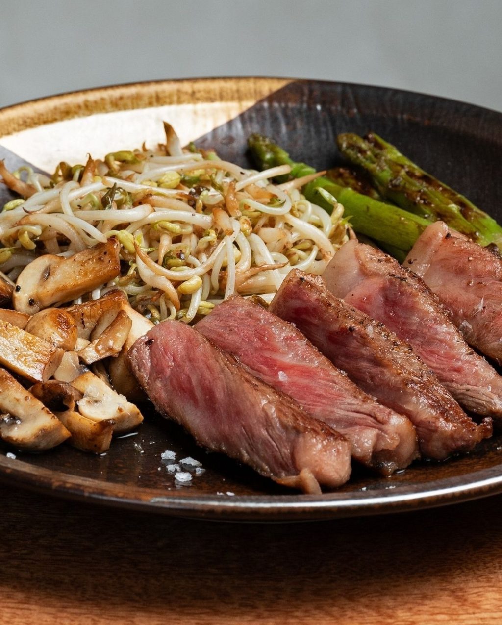 Samurai-beef-hongos-brotes-soya.jpg