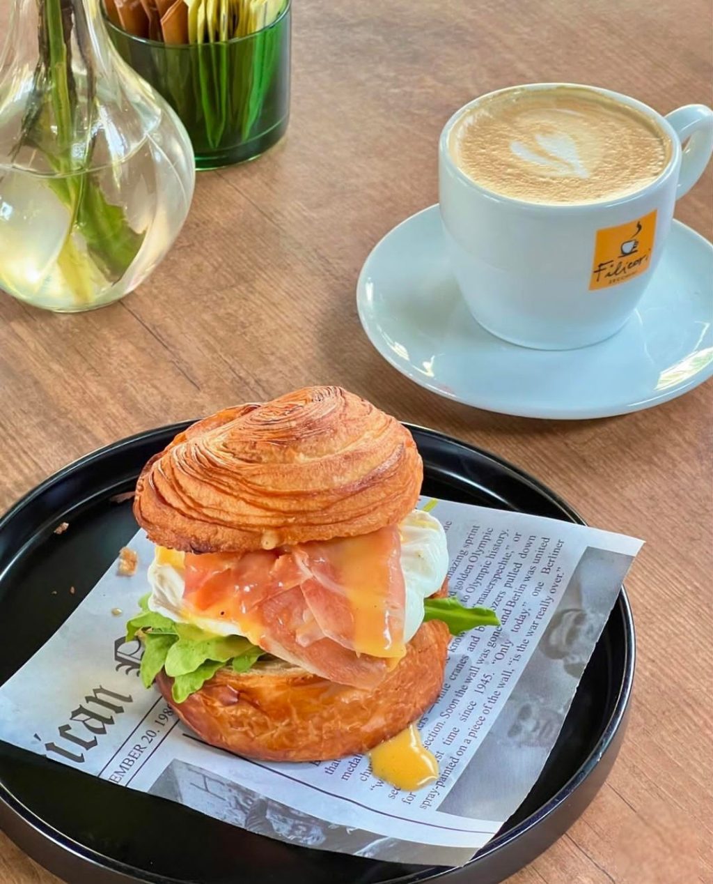 Olor-a-cafe-taza-croissant.jpg