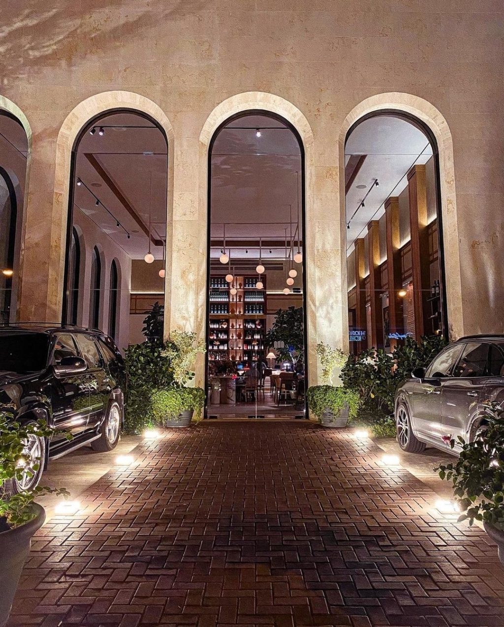 Lila-restaurante-exterior-min.jpg