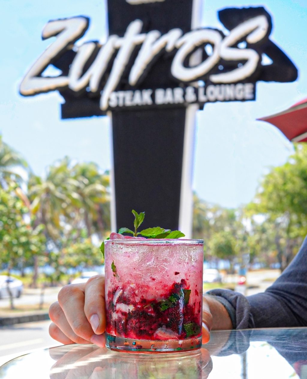 Zutros-steak-bar-tragos.jpg